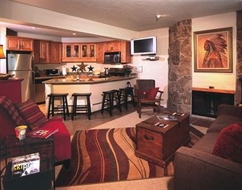 Laurelwood Apartahotel